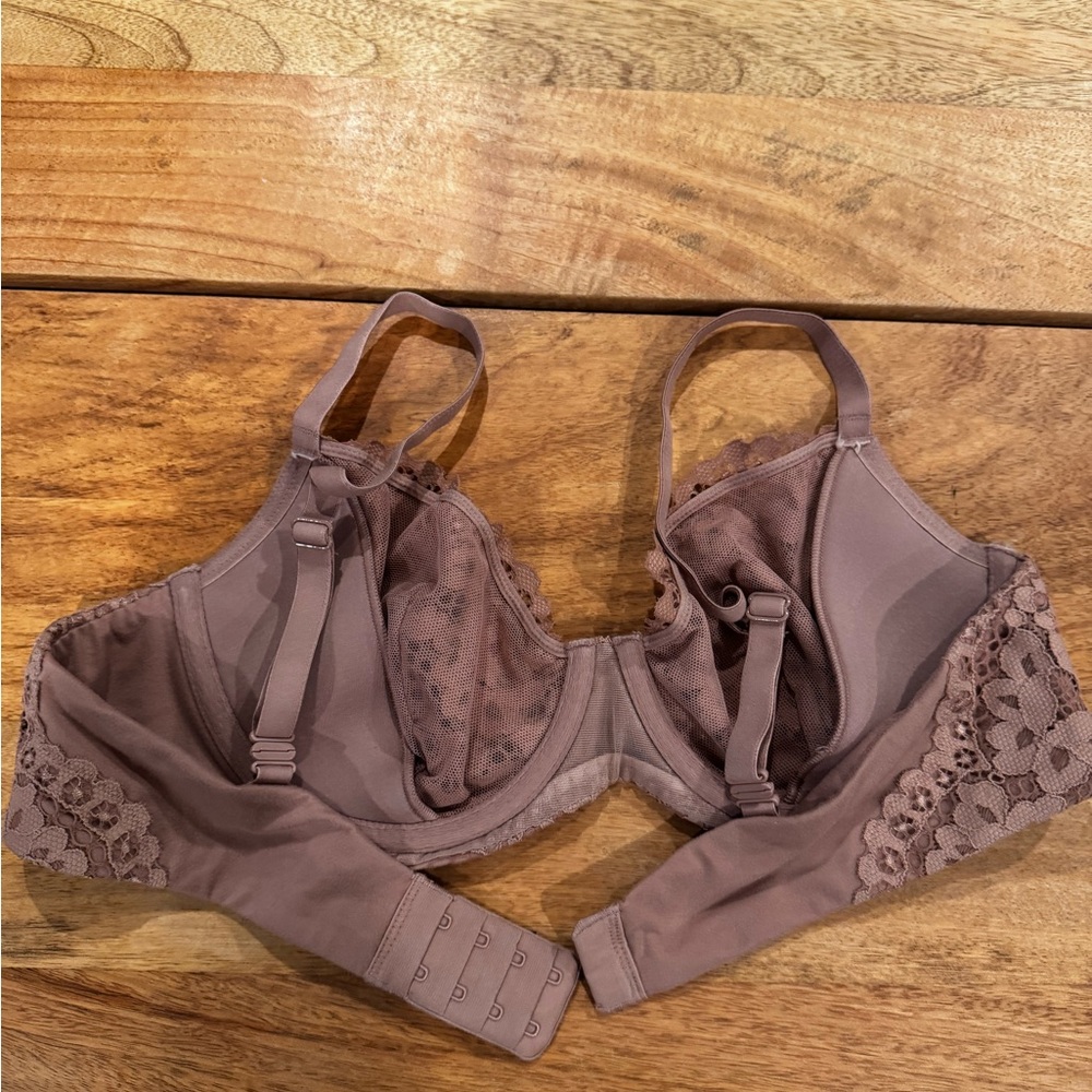 Victoria's Secret Lace Underwire Bra in Tan - Picture 3 of 3